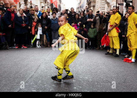 Rome, Italy. 28th January, 2017. Chinese New Year 2017, the year of the rooster. Performance in Chinese martial arts very young child Credit: Gennaro Leonardi/Alamy Live News Stock Photo