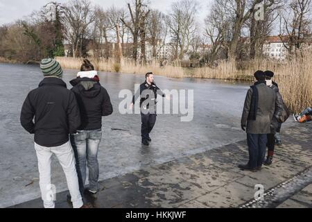 Berlin, Berlin, Germany. 29th Jan, 2017. A Policeman disperse people from a frozen lake next to Charlottenburg Palace. Due to the cold temperatures in January, a thin layer of ice has formed on the Berlin waters. Berlin Police say the ice on many lakes and rivers in the area is not safe to be on. Credit: Jan Scheunert/ZUMA Wire/Alamy Live News