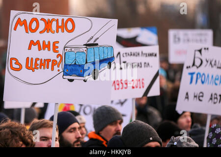 Moscow, Russia. 29th Jan, 2017. Demonstrators hold a placard during a protest in a park off Suvorovskaya Square against alleged plans by the Moscow government and the Moscow transport authority, Mosgortrans, to reduce the city's trolleybus system, currently the largest in the world. The message reads: 'May I come to central [Moscow]?' Credit: Victor Vytolskiy/Alamy Live News Stock Photo