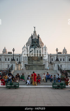 Tourists at the Victoria Memorial in Calcutta (Kolkata), West Bengal, India. Stock Photo