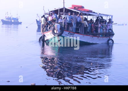 Madh Island Ferry, Mumbai Stock Photo - Alamy