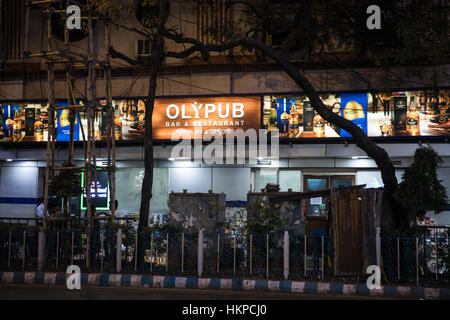 Olypub, on Park Street, one of Kolkata's (Calcutta) most well-known bars. Stock Photo