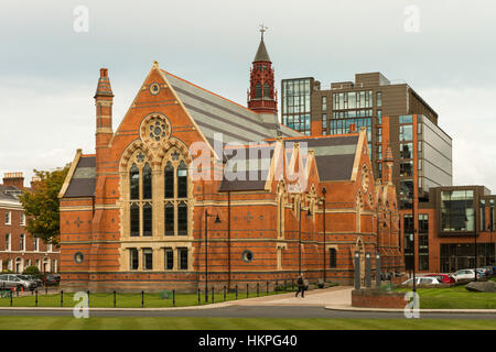 The Graduate School of Queen's University Belfast, chartered in 1845, in University Road, Belfast, Northern Ireland. Stock Photo