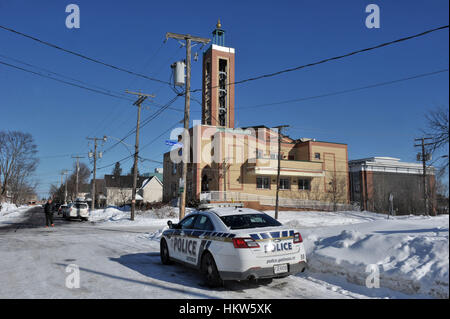 Gatineau, Canada. 29th Jan, 2017. A Gatineau police cruiser is parked outside the Outaouais Islamic Centre on Rue Lois on Monday morning. Police on both sides of the Ottawa River, Six people were killed and another eight were wounded in a shooting at a Mosque during EL AISHA prayer on 29 January. Two suspects have been taken into custody. Photo : KADRI Mohamed Credit: imagespic/Alamy Live News Stock Photo