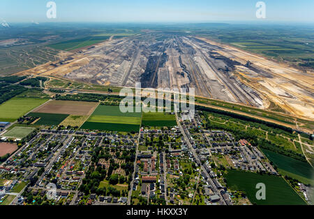 Brown coal surface mining Garzweiler, energy generation, brown coal mining area, Jüchen, Niederrhein, North Rhine-Westphalia Stock Photo