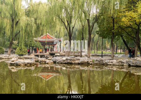 Lake with pavilion, Ritan Park, Beijing, China Stock Photo