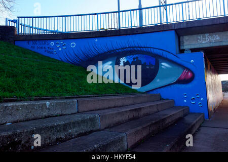 PAINTING ON EXETER RIVER EXE NORTH BRIDGE Stock Photo