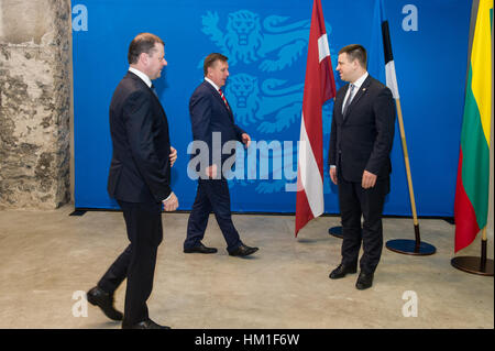 Tallinn, Estonia. 31th January 2017. Estonian Prime Minister Juri Ratas (R), Latvian Prime Minister Maris Kucinskis (C) and Lithuanian Prime Minister Saulius Skvernelis (L) arrive prior a meeting with the Baltic prime ministers. The three Baltic prime ministers meet today to discuss on regional security, energy and transport links, as well as the future of the European Union. Nicolas Bouvy/Alamy Live News Stock Photo