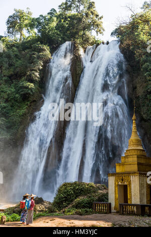 PYIN OO LWIN, MYANMAR - NOVEMBER 29, 2016 :  two young woman praying in front of Dat Taw Gyaint Waterfall Anisakan Pyin Oo Lwin Mandalay state Myanmar (Burma) Stock Photo