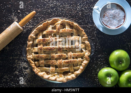 Overhead view of baked green apple pie on wooden table Stock Photo
