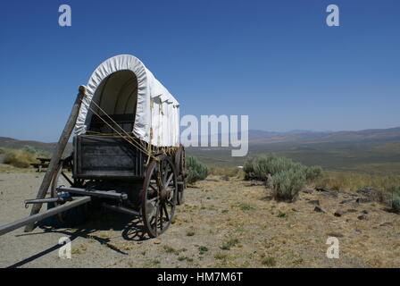 Covered wagon on the old Oregon Trail at Whitman Mission National ...