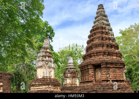Buddhist chedis (stupas) and temple in Si Satchanalai Historical Park, Sukhothai, Thailand, Southeast Asia Stock Photo