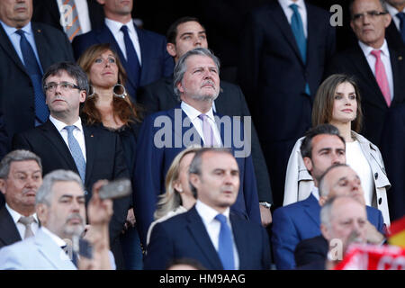 Queen Letizia with Carles Puigdemont, Inigo Mendez de VIgo during the final of the Copa del Rey (King's Cup) at the Vicente Calderon stadium in Madrid, on Sunday 22nd May, 2016. Stock Photo