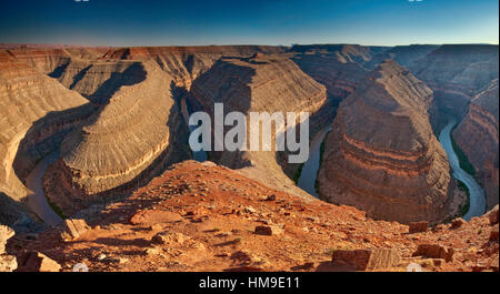 San Juan River meanders, from viewpoint at Goosenecks State Park, near Mexican Hat, Utah, USA Stock Photo