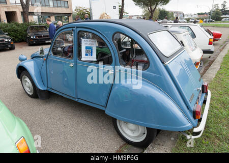 Citroen 2CV, tin snail Stock Photo