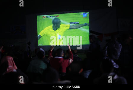 Gaza City, Gaza Strip, Palestinian Territory. 2nd Feb, 2017. Palestinian fans watch African Nations Cup semi-final soccer match between Egypt and Burkina Faso in front of giant screens in Gaza city on Feb. 01, 2017 Credit: Mohammed Asad/APA Images/ZUMA Wire/Alamy Live News Stock Photo