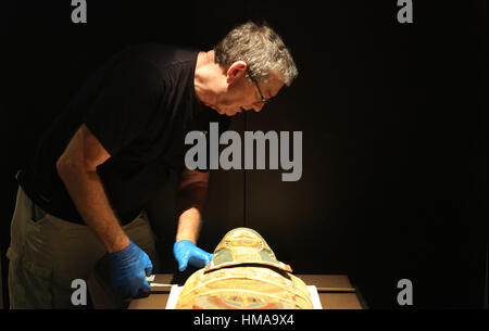 Ft. Lauderale, FL, USA. 1st Feb, 2017. Terry White, the traveling exhibit manager places Annie the Mummy in her display. The Museum of Discovery and Science has a new exhibit Lost Egypt: Ancient Secrets, Modern Science that will open on this Saturday, February 4. The interactive display features Annie the mummy. The Egyptian mummy is on loan from the Academy of Natural Sciences of Drexel University. Mike Stocker, South Florida Sun-Sentinel Credit: Sun-Sentinel/ZUMA Wire/Alamy Live News Stock Photo