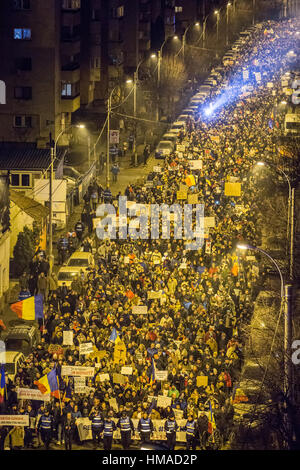 Cluj-Napoca, Romania. 2nd February, 2017. Tens of thousands Romanians marched the streets of Cluj-Napoca to protest an emergency government decree which would decriminalize a string of abuse-of-power corruption offenses. Credit: Cristian Mijea/Alamy Live News Stock Photo