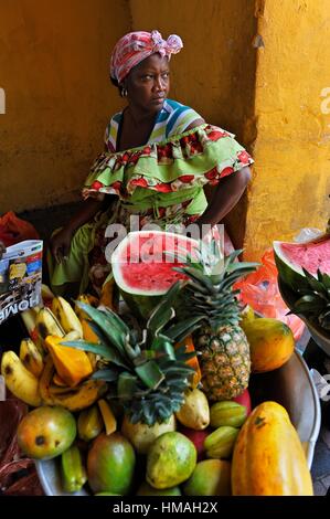 Palenque women selling fruits in downtown colonial walled city ...