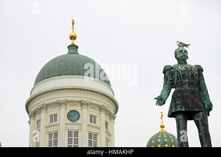 Statue of Emperor Alexander II and the domes of Helsinki Cathedral (Helsingin tuomiokirkko), Senate Square, Helsinki, Finland Stock Photo