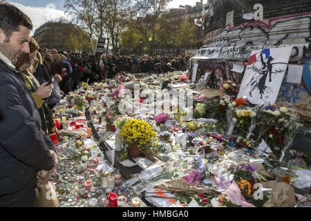 Paris, 2015/11/16: minute of silence in the square 'place de la République' after the terror attacks of November 13, 2015. Stock Photo