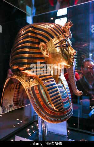 The Golden Death Mask Of Tutankhamun Cairo Museum Stock Photo Alamy the-golden-death-mask-of-tutankhamun-cairo-museum-stock-photo-alamy