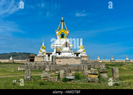 Stupa and temple, Erdene Zuu Khiid monastery, Karakorum, Kharkhorin, Övörkhangai Aimak, Mongolia Stock Photo