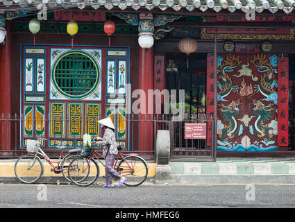 Bicyclist in front of the Quan Cong Temple, Hoi An, Vietnam Stock Photo