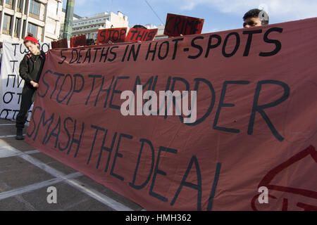 Athens, Greece. 3rd Feb, 2017. Protesters hold banners and shout slogans against closed borders and migration policies. Leftists and human rights activists gathered outside the Ministry of Migration Policy, demonstrating against the current living conditions in refugee camps and the recent deaths at Lesvos and Samos islands. Credit: Nikolas Georgiou/ZUMA Wire/Alamy Live News Stock Photo