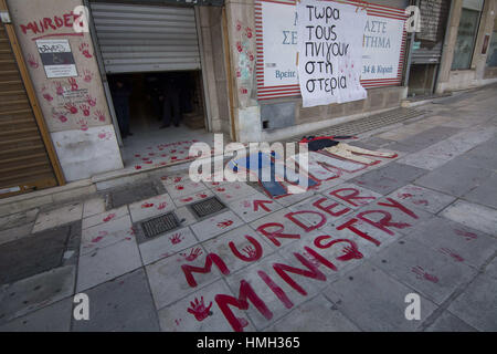 Athens, Greece. 3rd Feb, 2017. Protesters hold banners and shout slogans against closed borders and migration policies. Leftists and human rights activists gathered outside the Ministry of Migration Policy, demonstrating against the current living conditions in refugee camps and the recent deaths at Lesvos and Samos islands. Credit: Nikolas Georgiou/ZUMA Wire/Alamy Live News Stock Photo