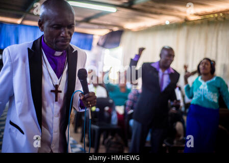 Prophet Katebe talks to parishioners during a Sunday service in Livingstone, Zambia Stock Photo