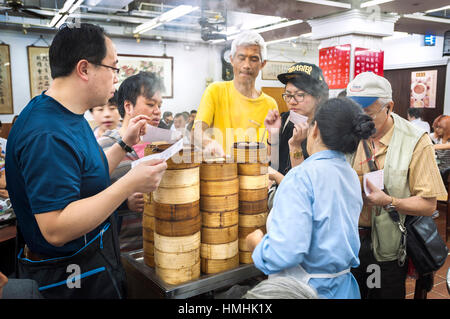 Traditional trolley-service dim sum at Lin Heung Tea House, Hong Kong Stock Photo