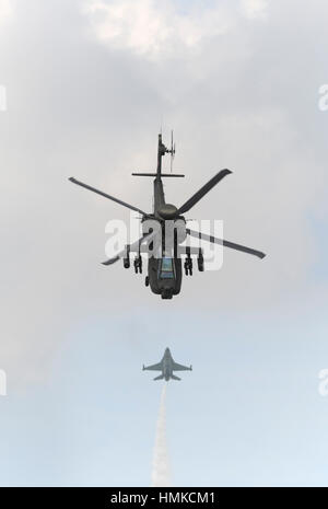 Front View of an AH-64 Apache Gunship Stock Photo - Alamy