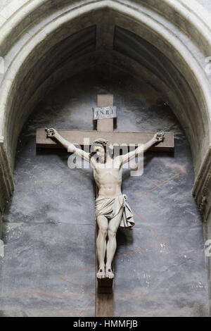 Jésus-Christ sur la croix. Transept nord et de la chapelle du Calvaire. Abbatiale Sainte-Trinité. Stock Photo