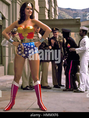 WONDER WOMAN  Warner Bros TV series 1975-1979 with Lynda Carter with Lyle Waggoner third from right behind Stock Photo