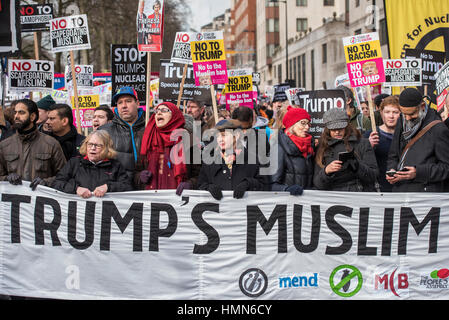 London, UK. 4th February, 2017. A march against racism and to ban the ban (against immigration from certain countries to the USA) is organised by Stand Up To Racism and supported by Stop the War and several unions. It stated with a rally at the US Embassy in grosvenor Square and ended up in Whitehall outside Downing Street. Thousands of people of all races and ages attended. Credit: Guy Bell/Alamy Live News Stock Photo