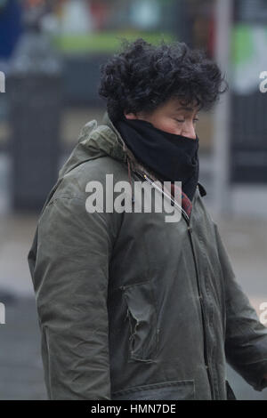Wimbledon, London, UK. 10th Feb, 2017. Pedestrians brave the cold weather in Wimbledon town centre as temperatures drop to freezing Credit: amer ghazzal/Alamy Live News