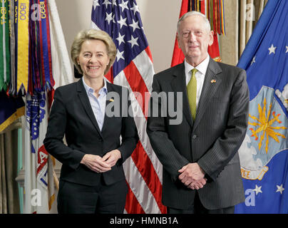 Washington, DC, USA. 10th Feb, 2017. HANDOUT - The German defence minister Ursula von der Leyen (CDU) meets the US defence minister James Mattis in Washington, DC, USA, 10 February 2017. Photo: Thomas Imo/Photothek.Net/dpa/Alamy Live News Stock Photo