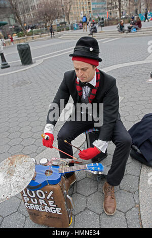 One man band Rollie Skreezlet performing on instruments that are 100% made from garbage. In Union Square Park, New York City. Stock Photo