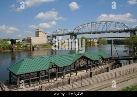 River Front Landing and the Shelby Ave Pedestrian Bridge over the Cumberland River, Nashville, Tennessee Stock Photo