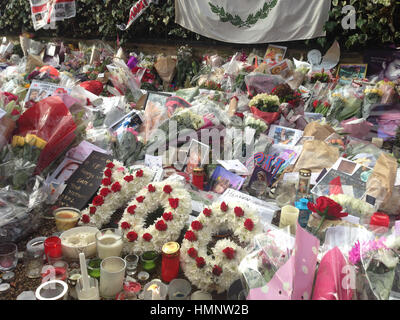 George Micheal tributes outside the pop stars london home. Fans also