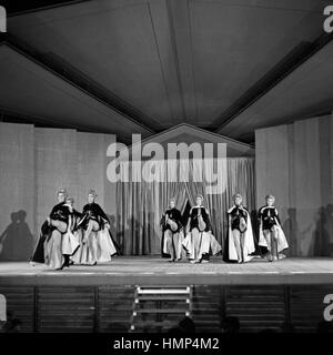 Ein Ballett tanzt um die Welt, Fernsehserie, Regie: Wolfgang Schleif, Deutschland 1970, Darsteller: Stock Photo