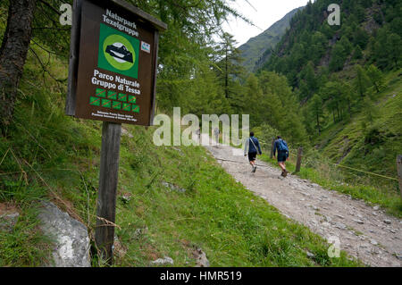 Hiking in Val di Fosse (Pfossental), Val Senales (Schnalstal), Trentino Alto Adige, Italy Stock Photo