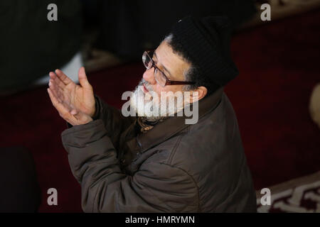 London, UK. 5th Feb, 2017. People from all backgrounds visit Finsbury Park Mosque in North London as part of Visit My Mosque initiative, which gives members of the local community an engaging insight into the life of the Mosque, to promote greater understanding of Islam and to build bridges between faiths and communities. Credit: Dinendra Haria/Alamy Live News Stock Photo