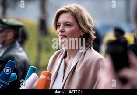 Munich, Germany. 5th Feb, 2017. The chairwoman of the CDU Rhineland-Palatinate Julia Kloeckner arrives at the summit meeting between the parties CDU and CSU at the CSU party headquarters in Munich, Germany, 5 February 2017. The party leaders will come together to discuss the main focus of the parliamentary election campaign. Photo: Sven Hoppe/dpa/Alamy Live News Stock Photo