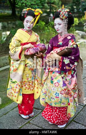 Maiko with the traditional nihongami hairstyle and dangling kanzashi. A Maiko is an apprentice geisha in western Japan, especially Kyoto. Their jobs c Stock Photo