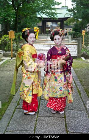 Maiko with the traditional nihongami hairstyle and dangling kanzashi. A Maiko is an apprentice geisha in western Japan, especially Kyoto. Their jobs c Stock Photo