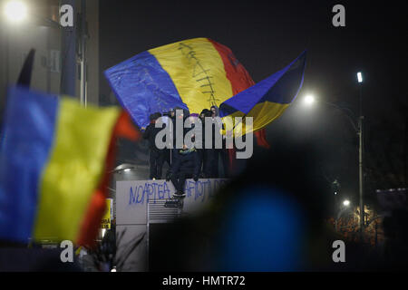 Romania. 5th Feb, 2017. Over 300,000 people rallied against the proposal by the government to ease anti-graft legislation. Recently the ruling Social Democratic Party (PSD) party has proposed legislation which would result in the pardoning of numerous government officials escaping prosecution for corruption including the head of the ruling party Liviu Dragnea. Credit: Willem Arriens/Alamy Live News Stock Photo