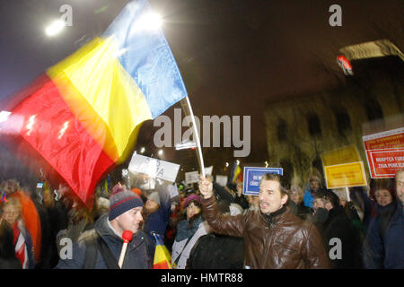 Romania. 5th Feb, 2017. Over 300,000 people rallied against the proposal by the government to ease anti-graft legislation. Recently the ruling Social Democratic Party (PSD) party has proposed legislation which would result in the pardoning of numerous government officials escaping prosecution for corruption including the head of the ruling party Liviu Dragnea. Credit: Willem Arriens/Alamy Live News Stock Photo