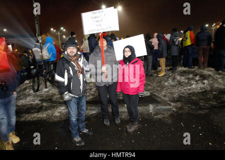 Romania. 5th Feb, 2017. Over 300,000 people rallied against the proposal by the government to ease anti-graft legislation. Recently the ruling Social Democratic Party (PSD) party has proposed legislation which would result in the pardoning of numerous government officials escaping prosecution for corruption including the head of the ruling party Liviu Dragnea. Credit: Willem Arriens/Alamy Live News Stock Photo